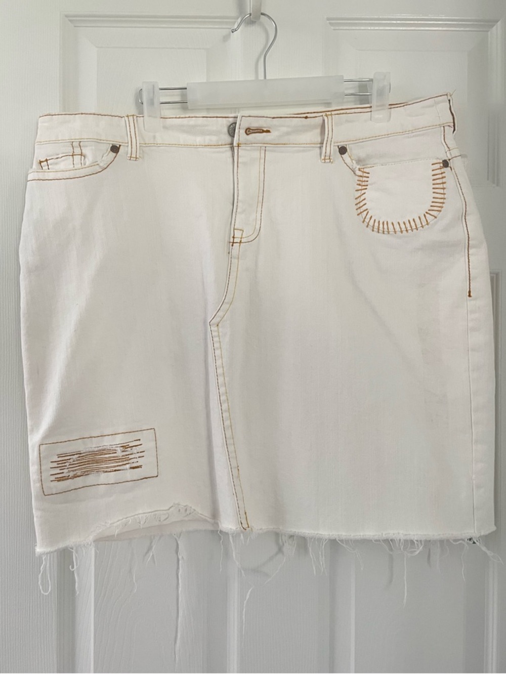 Old Navy off White Skirt with mustard Embroidered Sz 16 plus